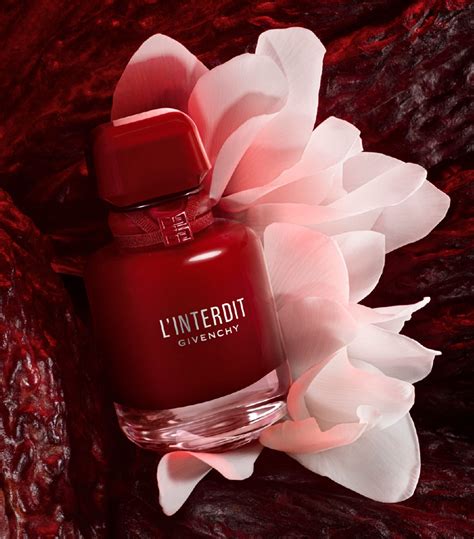 givenchy interdit rouge.